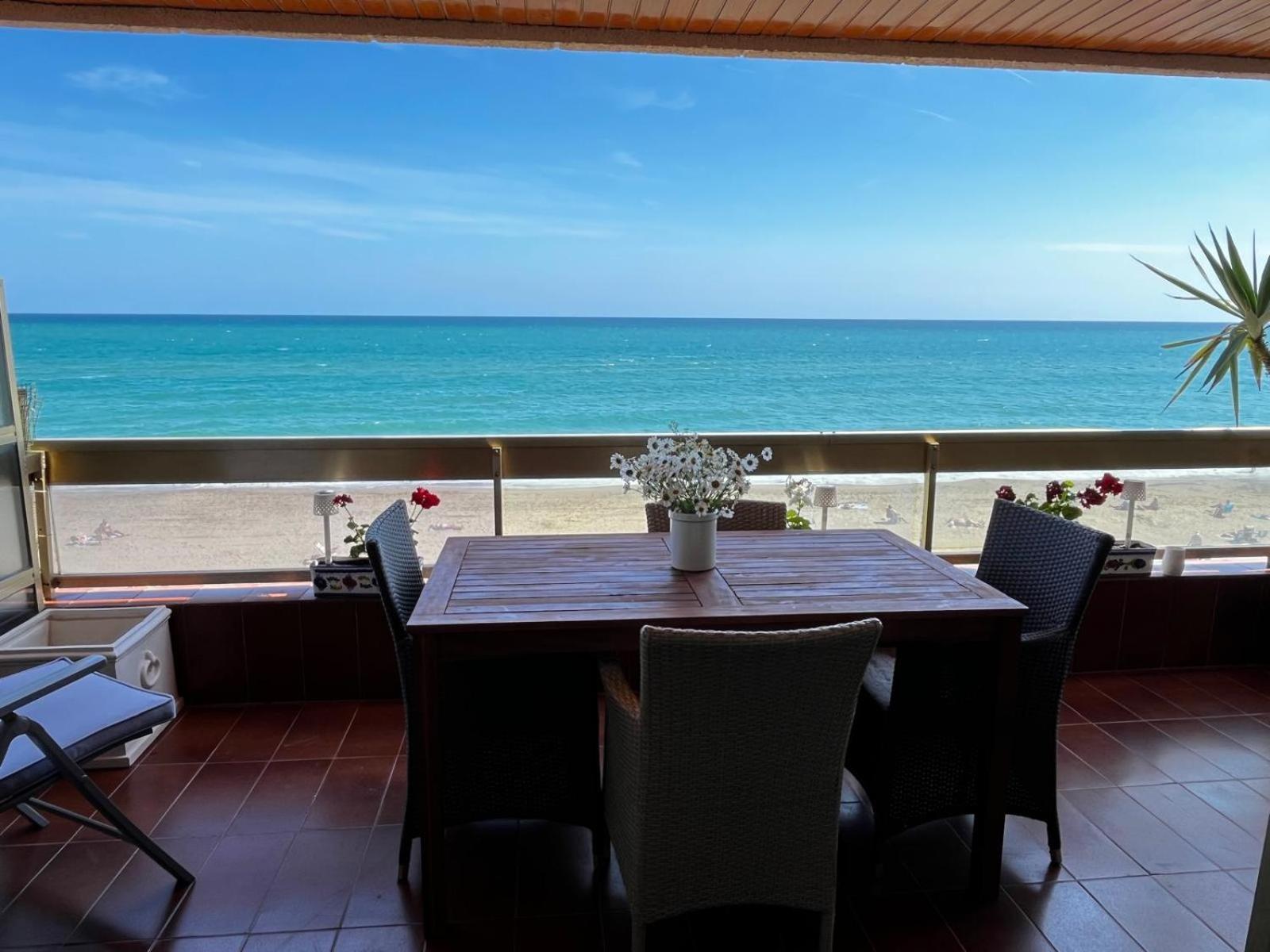 Acogedor Y Amplio Apartamento Familiar A Pie De Playa Калафель Екстер'єр фото